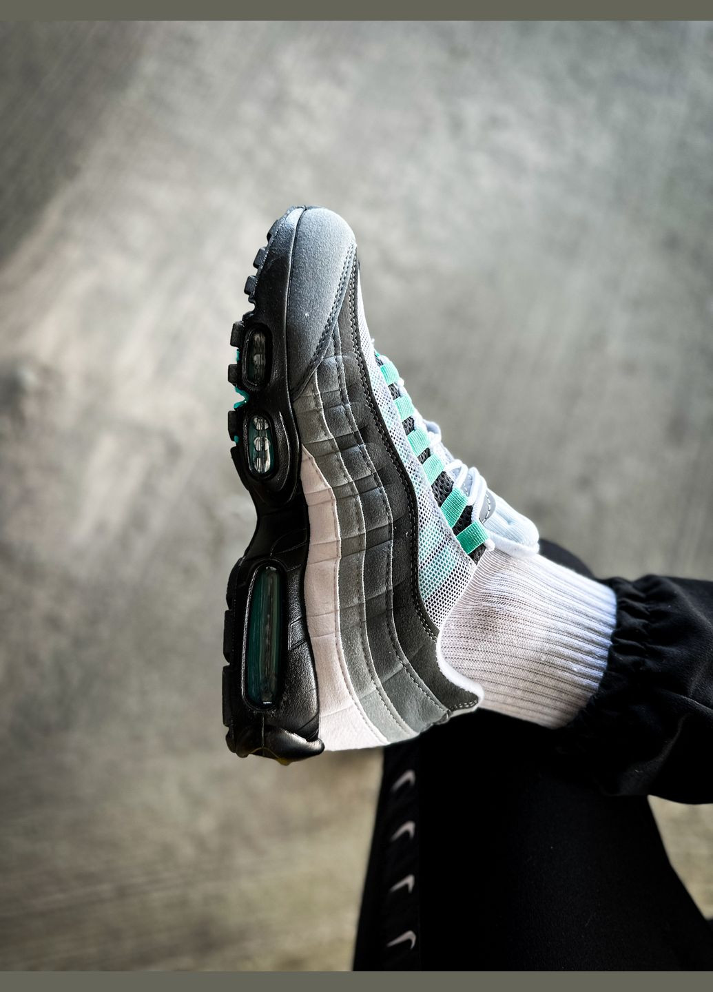 Серые демисезонные кроссовки мужские nike air max 95 gray mint black | найк аир макс 95 серые черные No Brand
