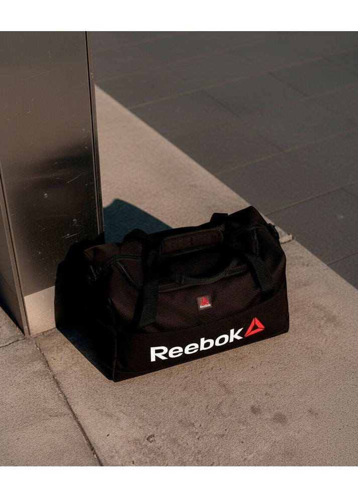 Сумка для спортивной формы и тренировок из прочной водоотталкивающей ткани вместительная удобная для спорта No Brand (369327961)