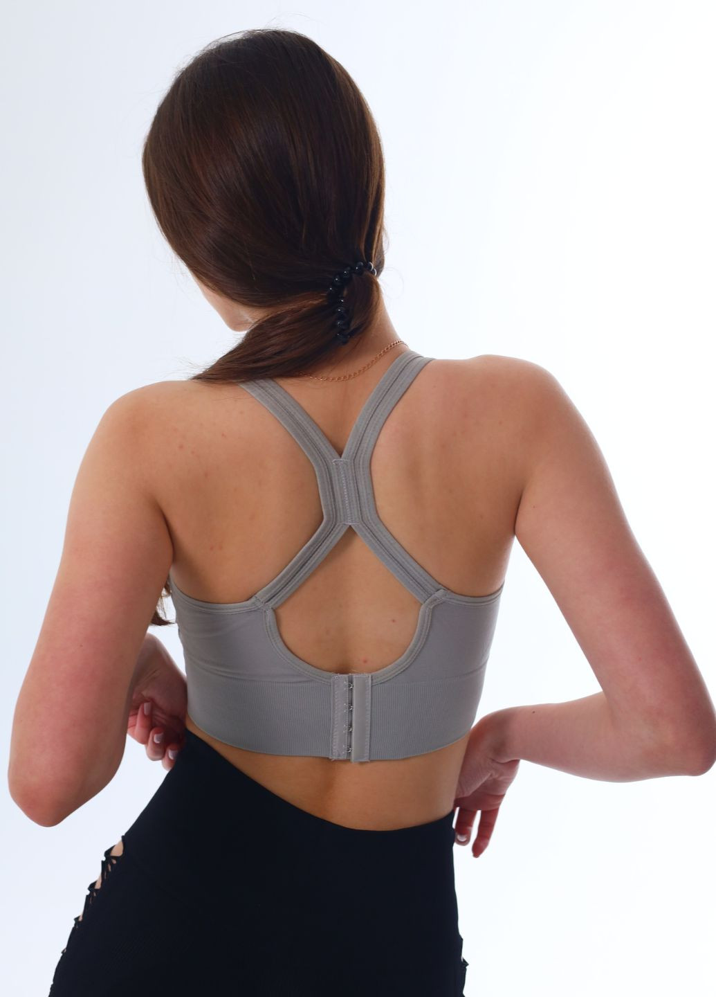Спортивный бра-топ с перекрестной спинкой серый FitFiesta (328596882)