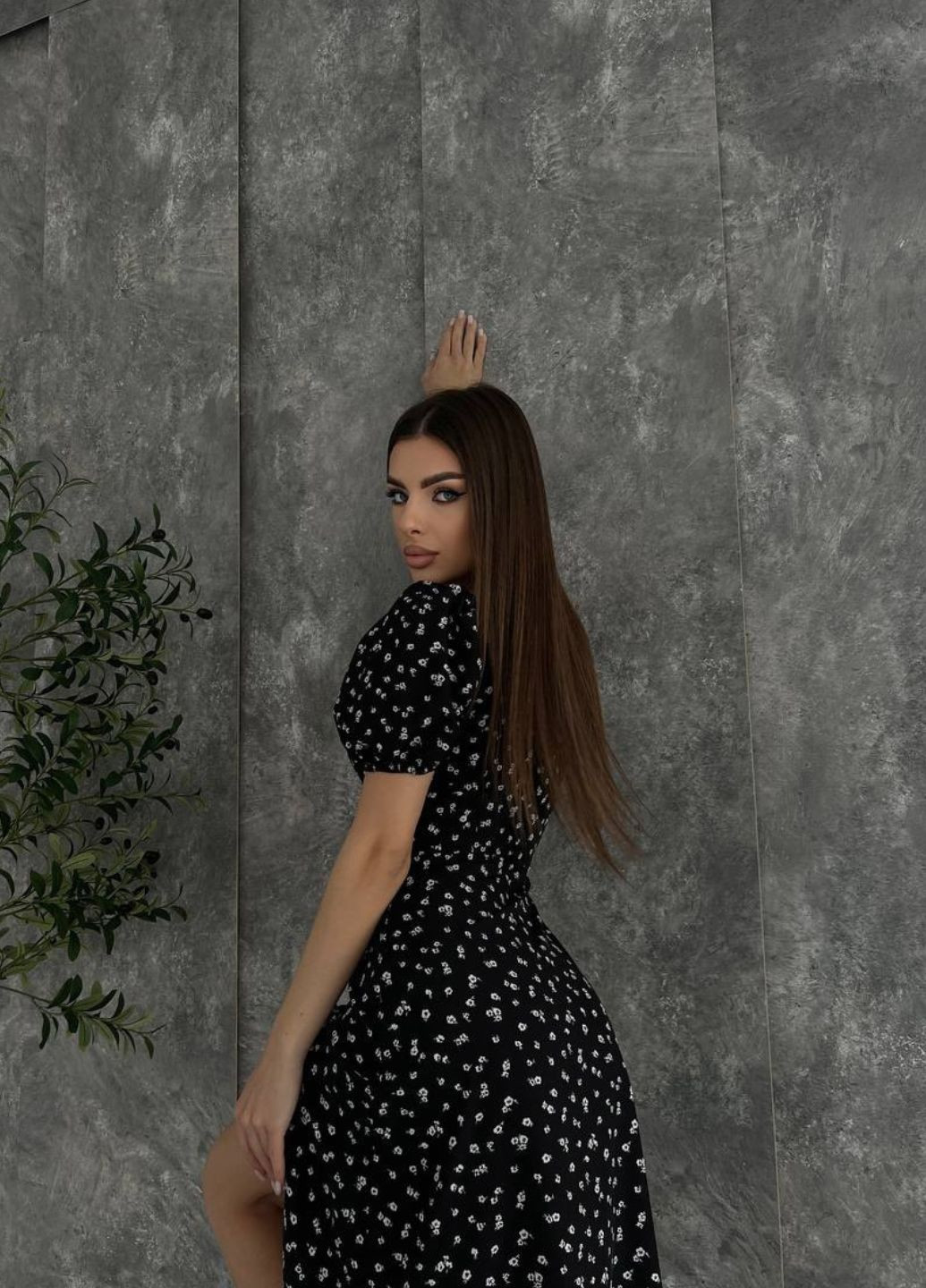 Черное повседневный платье макси с разрезом на ножке а-силуэт Tik-Tak с цветочным принтом