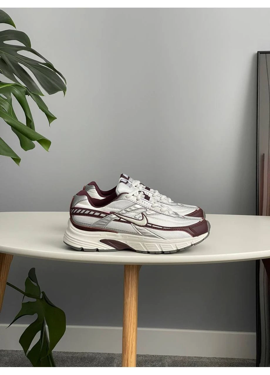 Білі кросівки чоловічі і жіночі демісезон Nike Initiator White Burgundy Crush | Найк Ініціатор