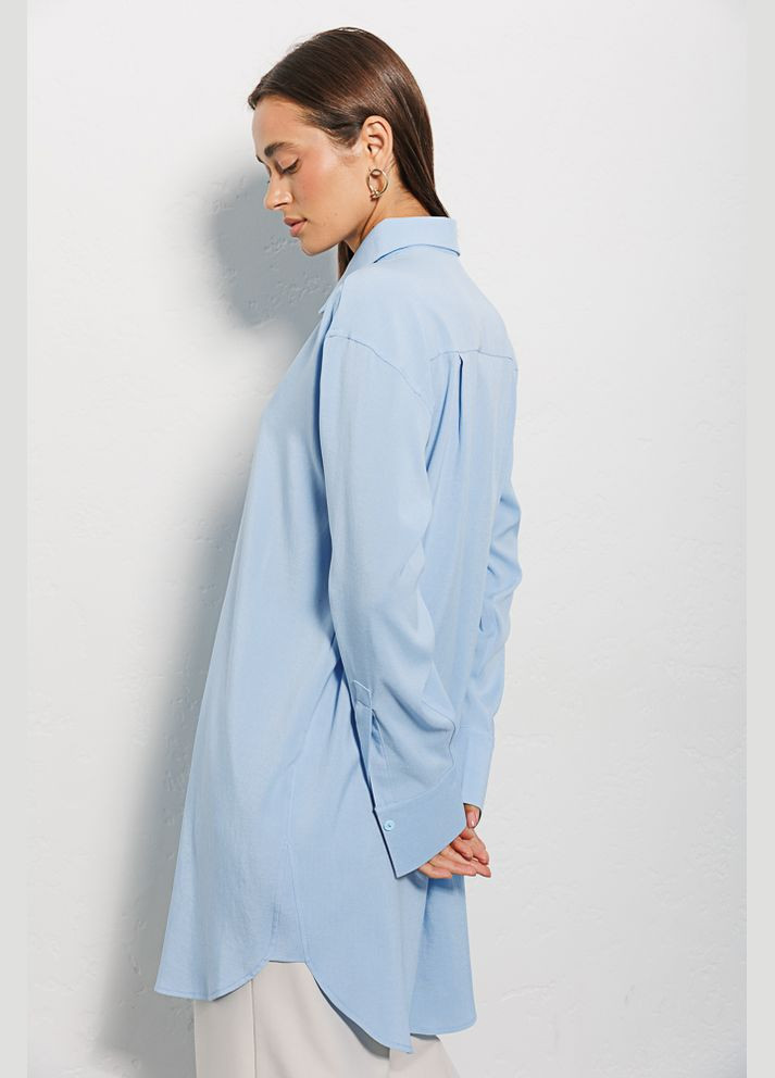 Довга жіноча сорочка блакитна з напівкруглим низом Arjen (289787444)