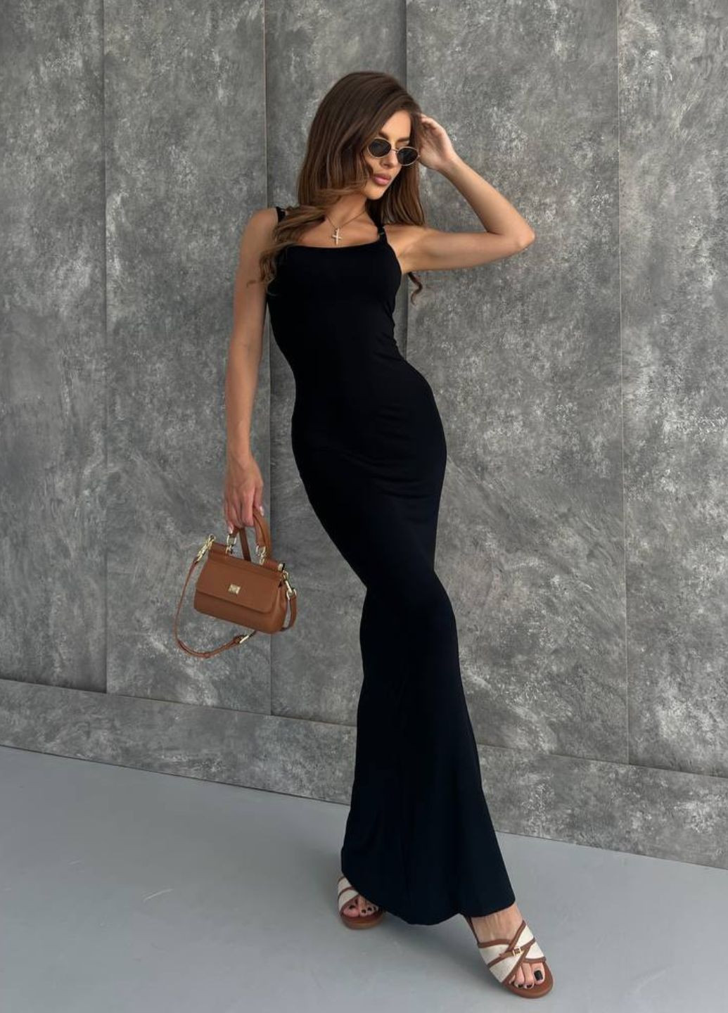 Черное повседневный минималистичное платье макси приталенного кроя силуэтная Tik-Tak однотонное