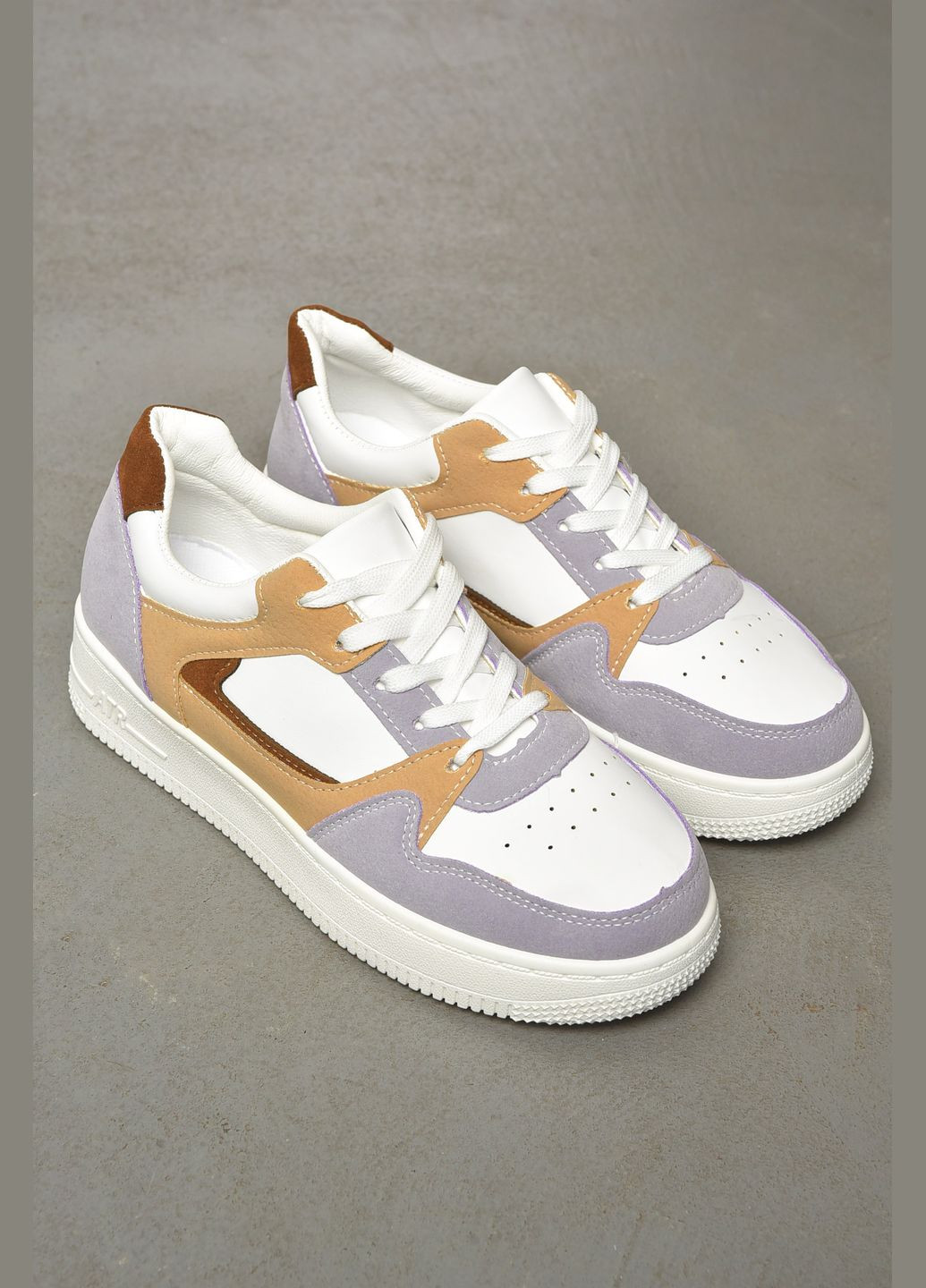 Кросівки жіночі білого кольору на шнурівці Let's Shop білі демісезони (329296101)