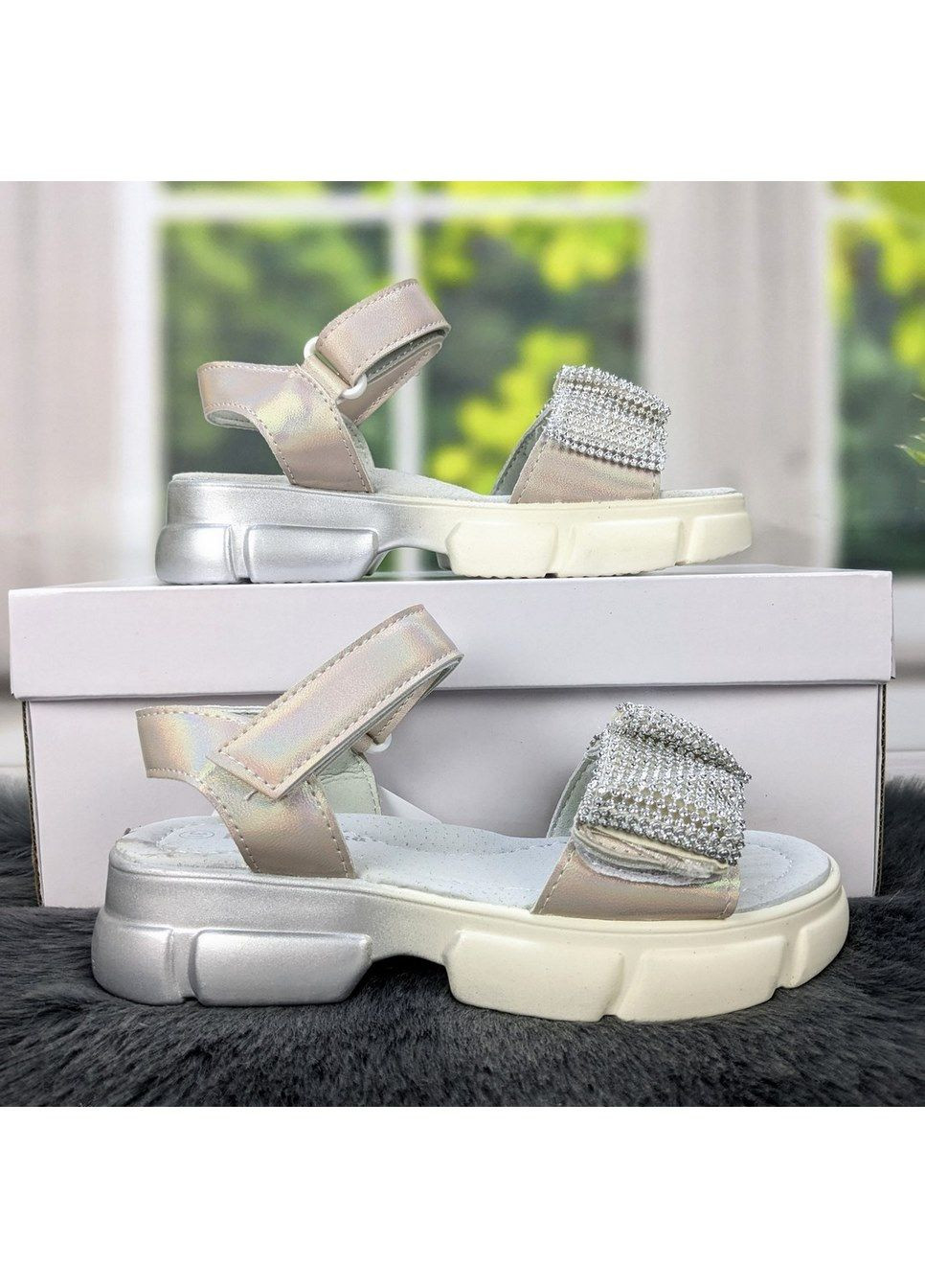 Бежевые босоножки подростковые Fashion со стразами