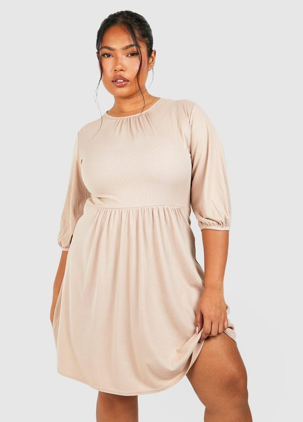 Бежевое повседневный платье Boohoo однотонное