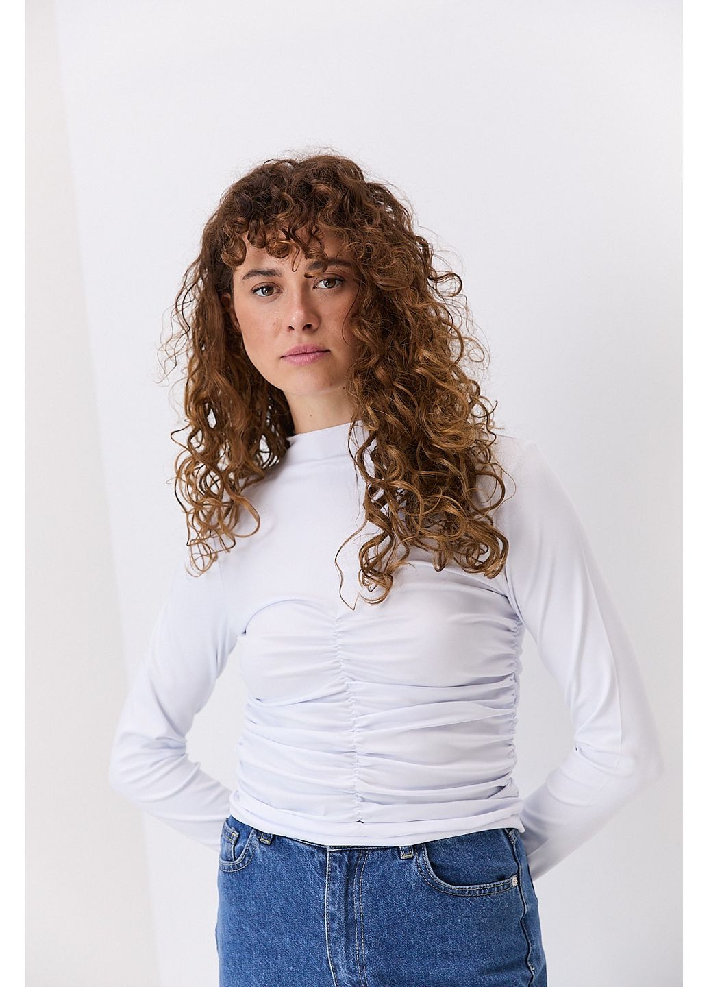 Жіночий лонгслів з драпіруванням білий Arjen (361056792)