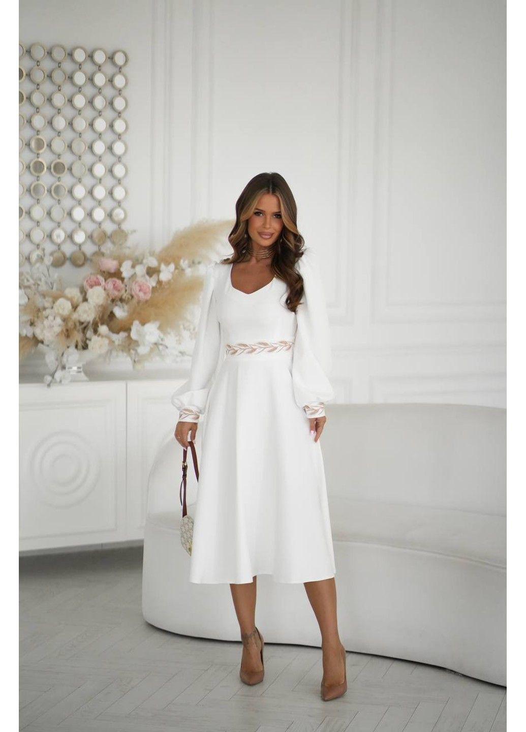 Молочна сукня з вишивкою на талії та манжетах мод. 7559 молочний Україна