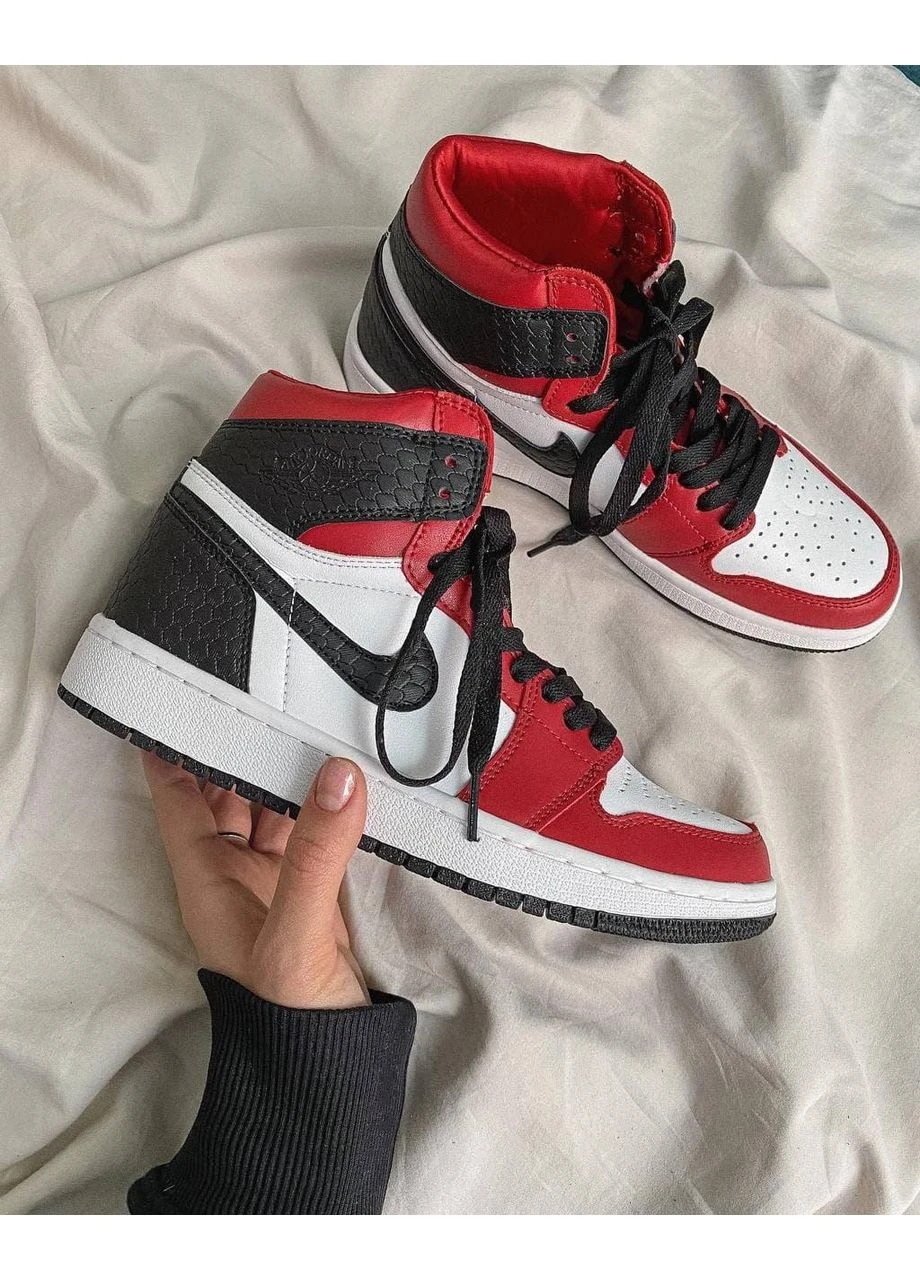 КРОССОВКИ ЖЕНСКИЕ NIKE AIR JORDAN 1 RETRO HIGH BLACK RED WHITE 1 НАЙК АИР ДЖОРДАН БЕЛЫЕ No Brand белые демисезоны (391968759)