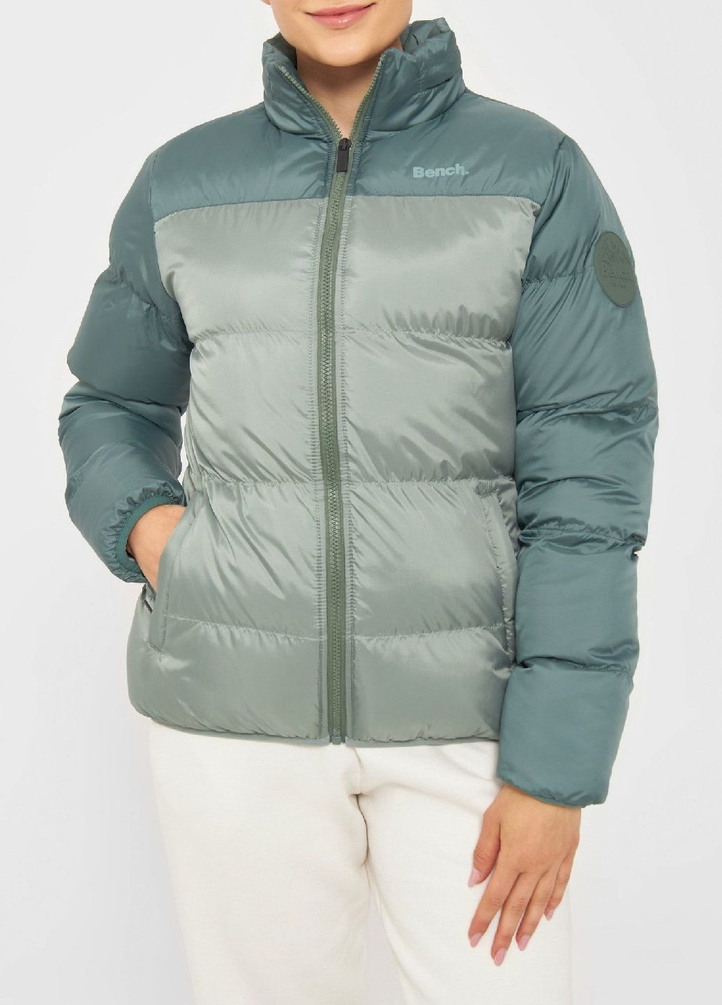 Темно-зеленая демисезонная куртка Bench