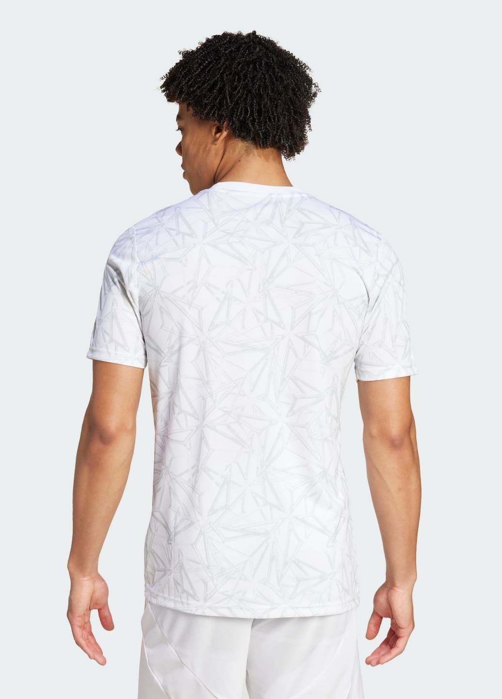 Белый демисезонный спортивный лонгслив adidas с логотипом