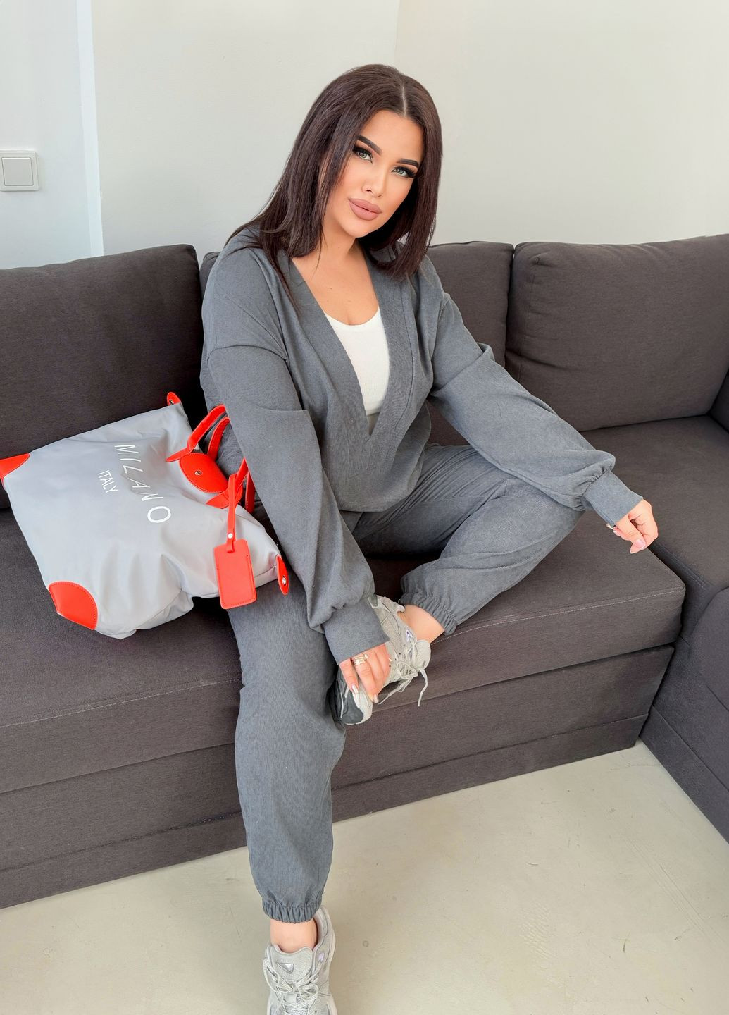 Костюм жіночий оверсайз з мікровельвету (лонгслів + джогери) No Brand (330527144)