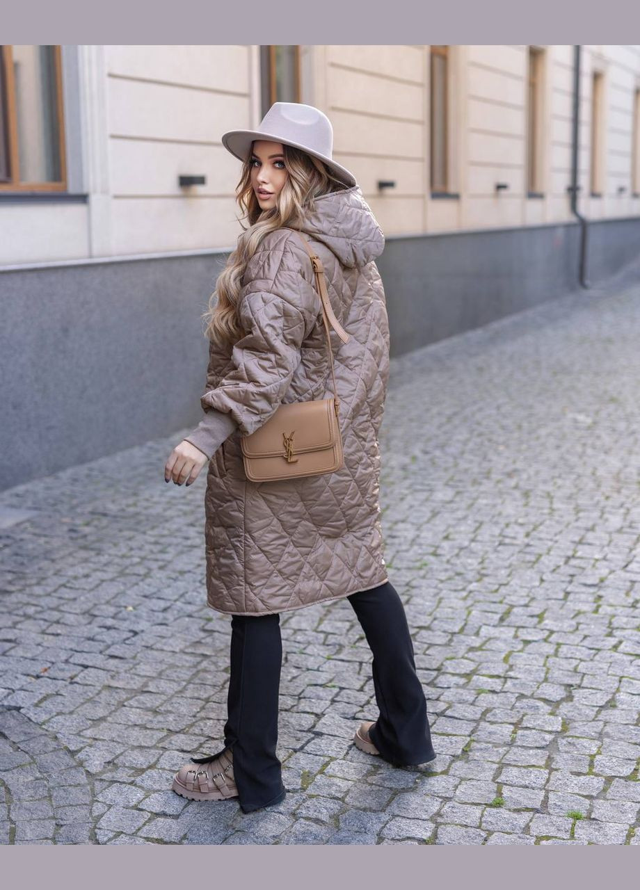 Бежева жіноче пальто стьобане бежевого кольору р.56/58 380755 New Trend