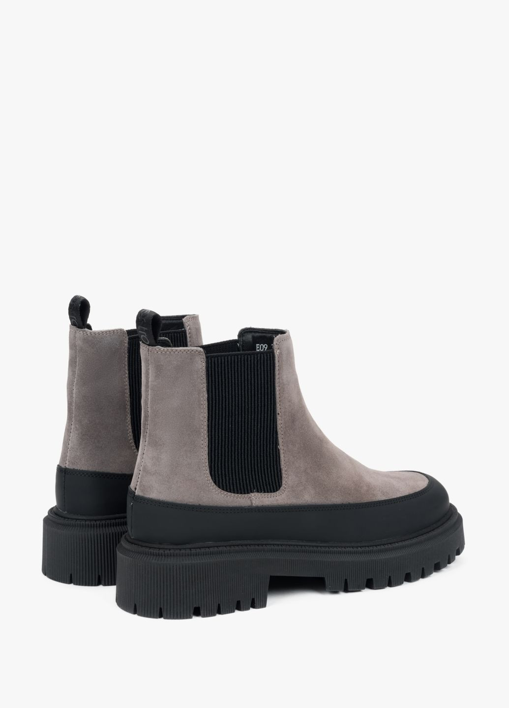 Осенние челси, цвет черный Estro