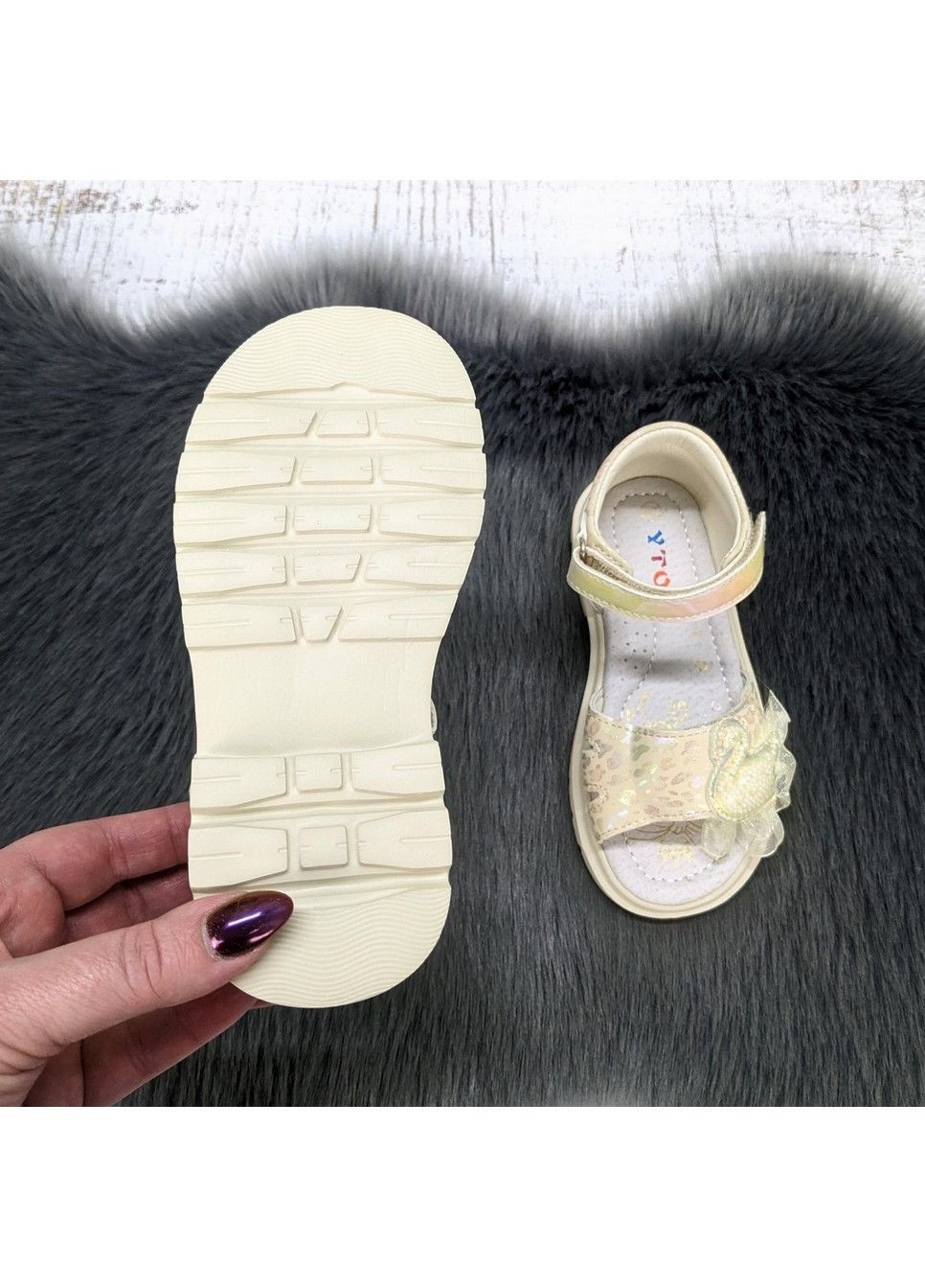 Босоніжки дитячі для дівчинки бежеві із закритою п'ятою Fashion (335206297)