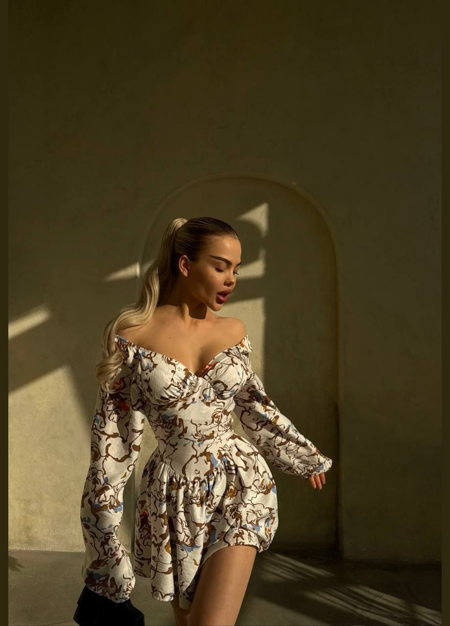 Белое праздничный, вечернее платье-комбинезон с шортиками с пышной юбкой Adelante с абстрактным узором