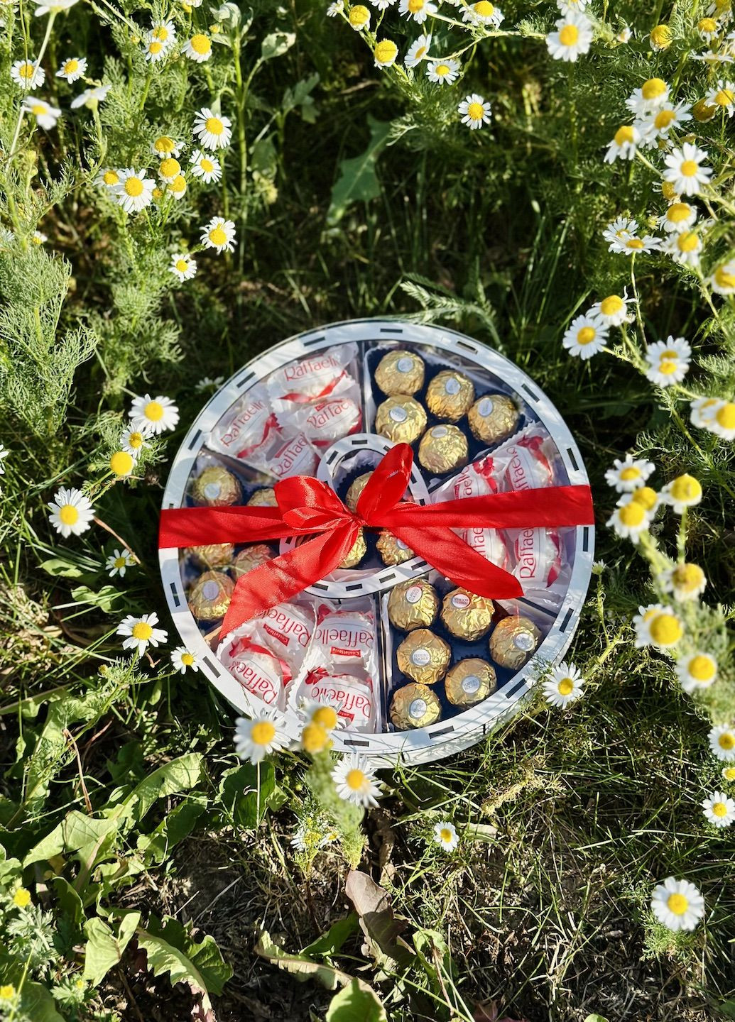 Їстівний дерев'яний бокс букет із солодощами цукерками Rafaello та Fererro 27 см Ohmybuket (343051913)