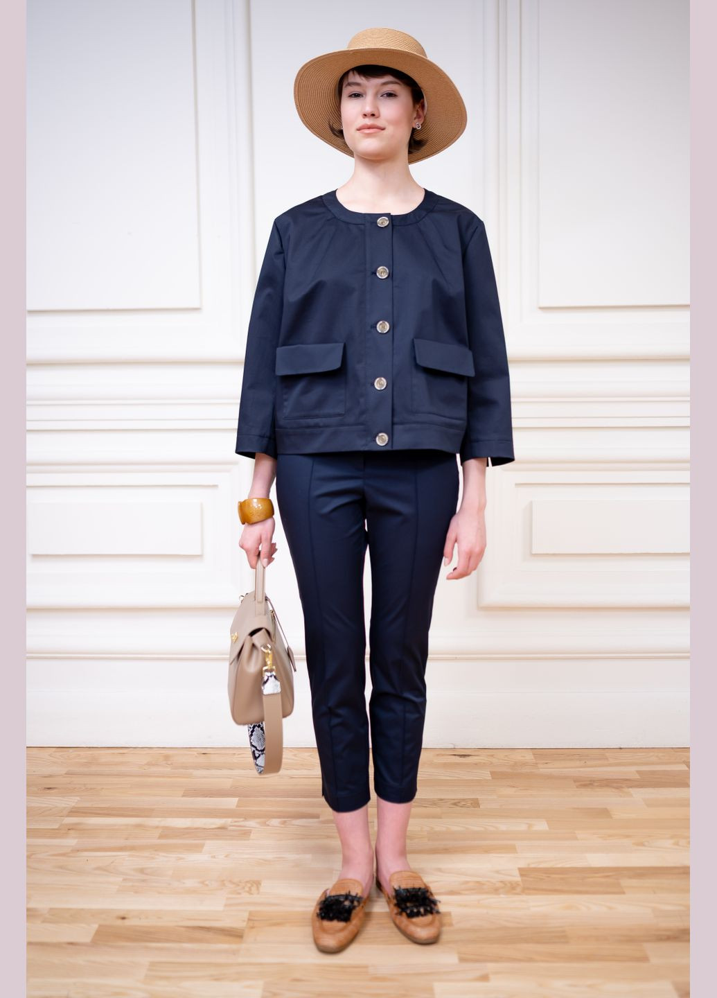 Синий женский укороченный бавоняный жакет в деловом стиле темно-синего цвета левис Dolcedonna -