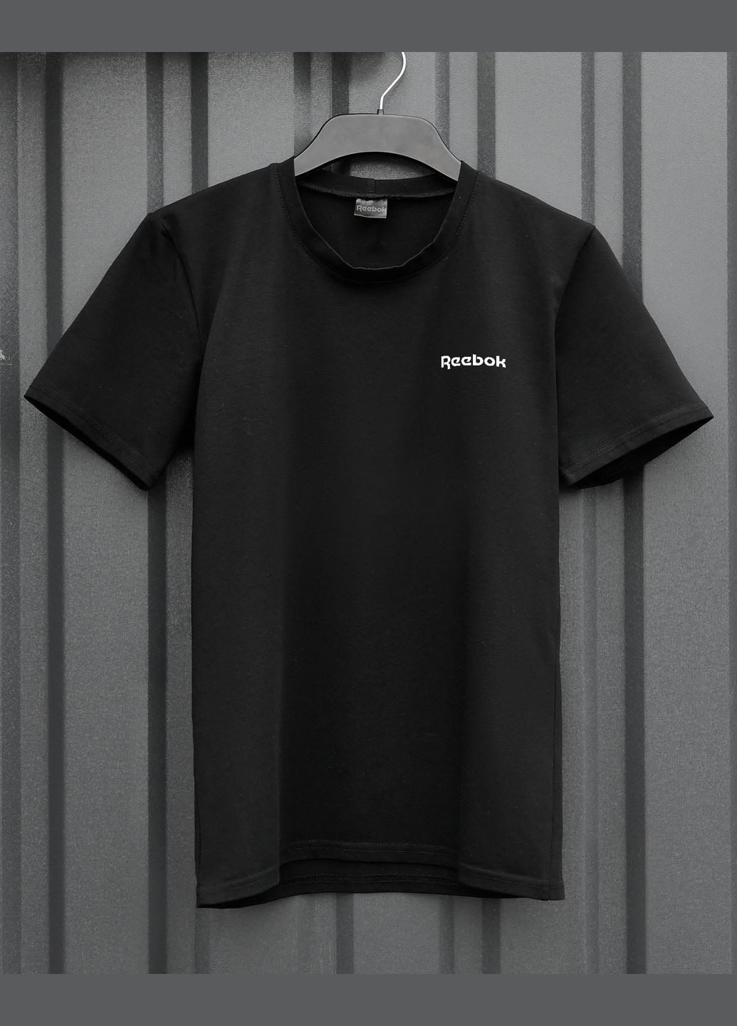 Чорна базова футболка No Brand
