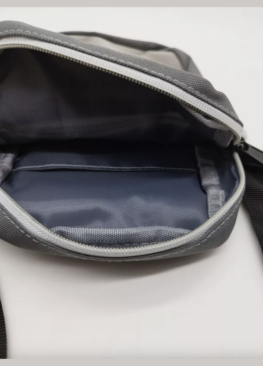 Сумка через плече унісекс світло-сірого кольору. No Brand Мессенджер (322768093)