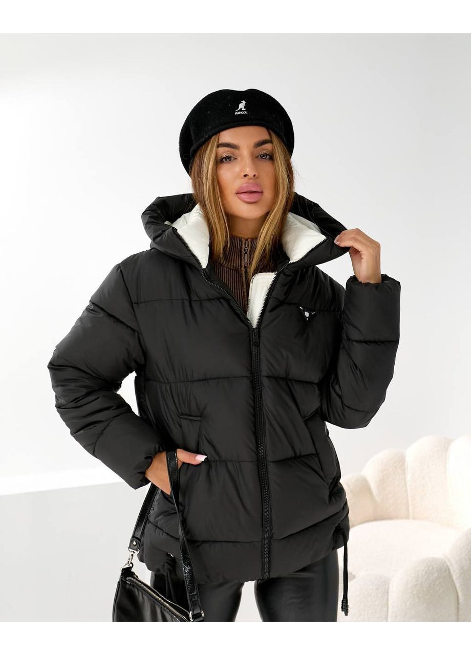 Чорна зимня куртка-пуховик Stylish Touch