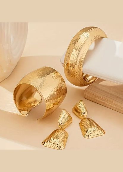 Комплект акцентной бижутерии два браслета и сережки No Brand (327274136)