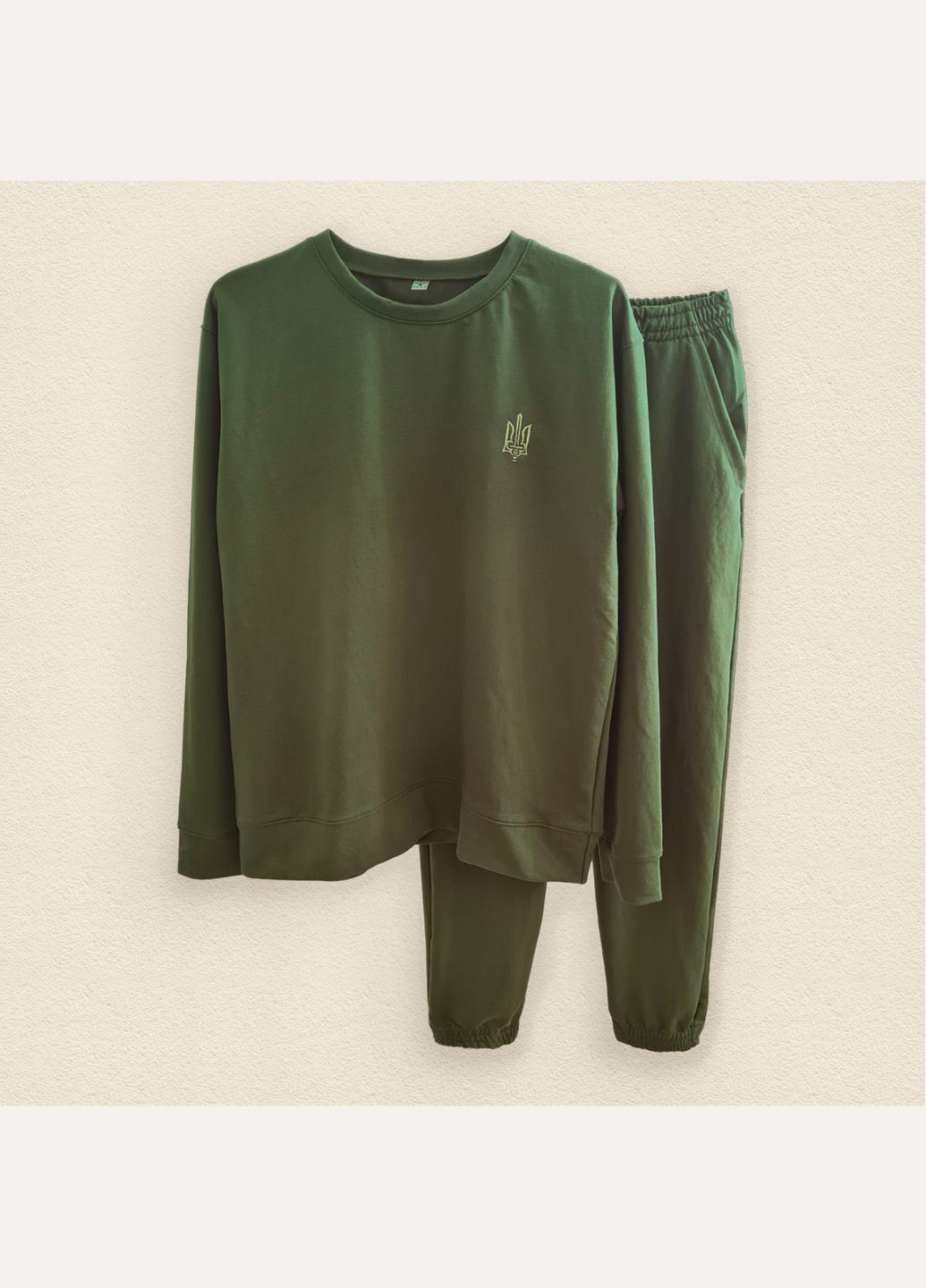 Оливковий (хакі) демісезонний костюм чоловічий з патріотичним принтом тризубець хакі dexter's