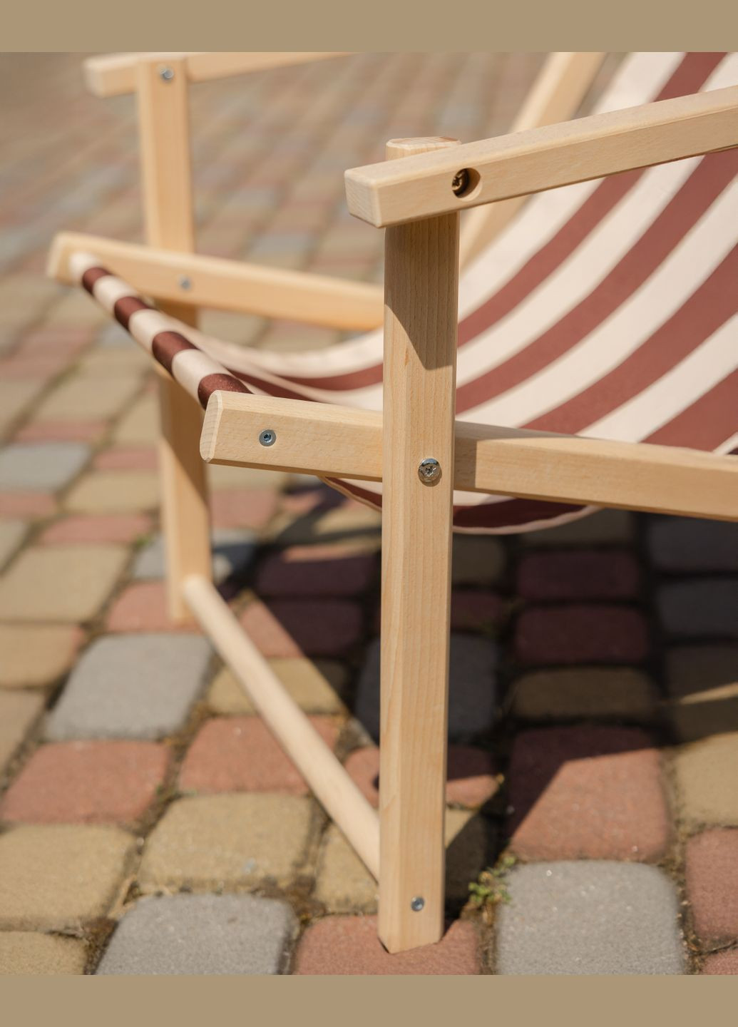 Шезлонг дерев'яний розкладний з підлокітниками XRmaster В коричнево-білу смужку No Brand (338438342)