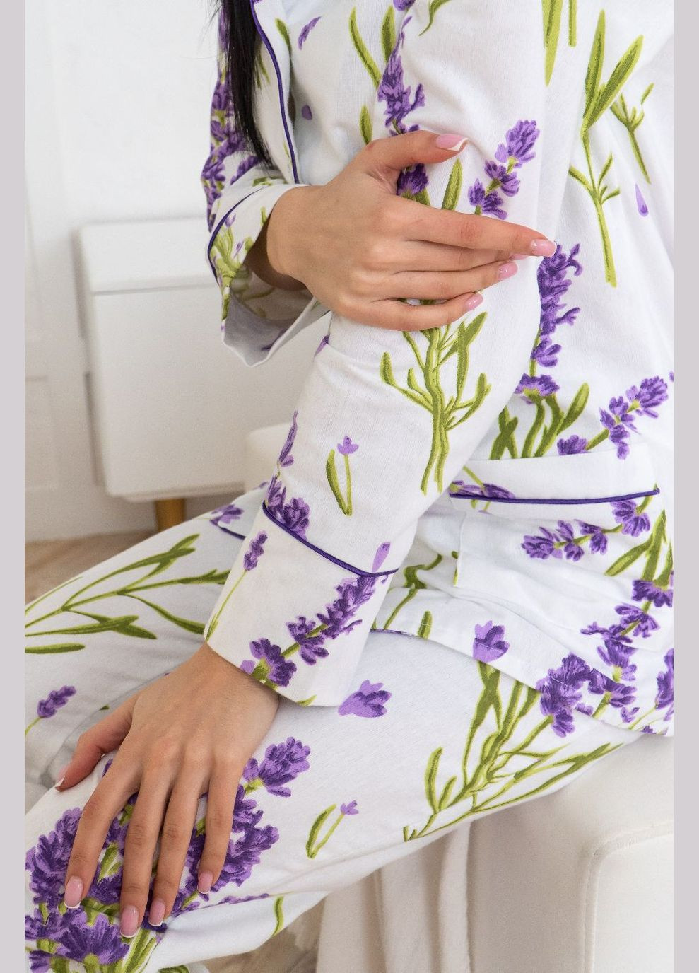 Біла всесезон брючна жіноча піжама п1018 лаванда крупна MiaNaGreen