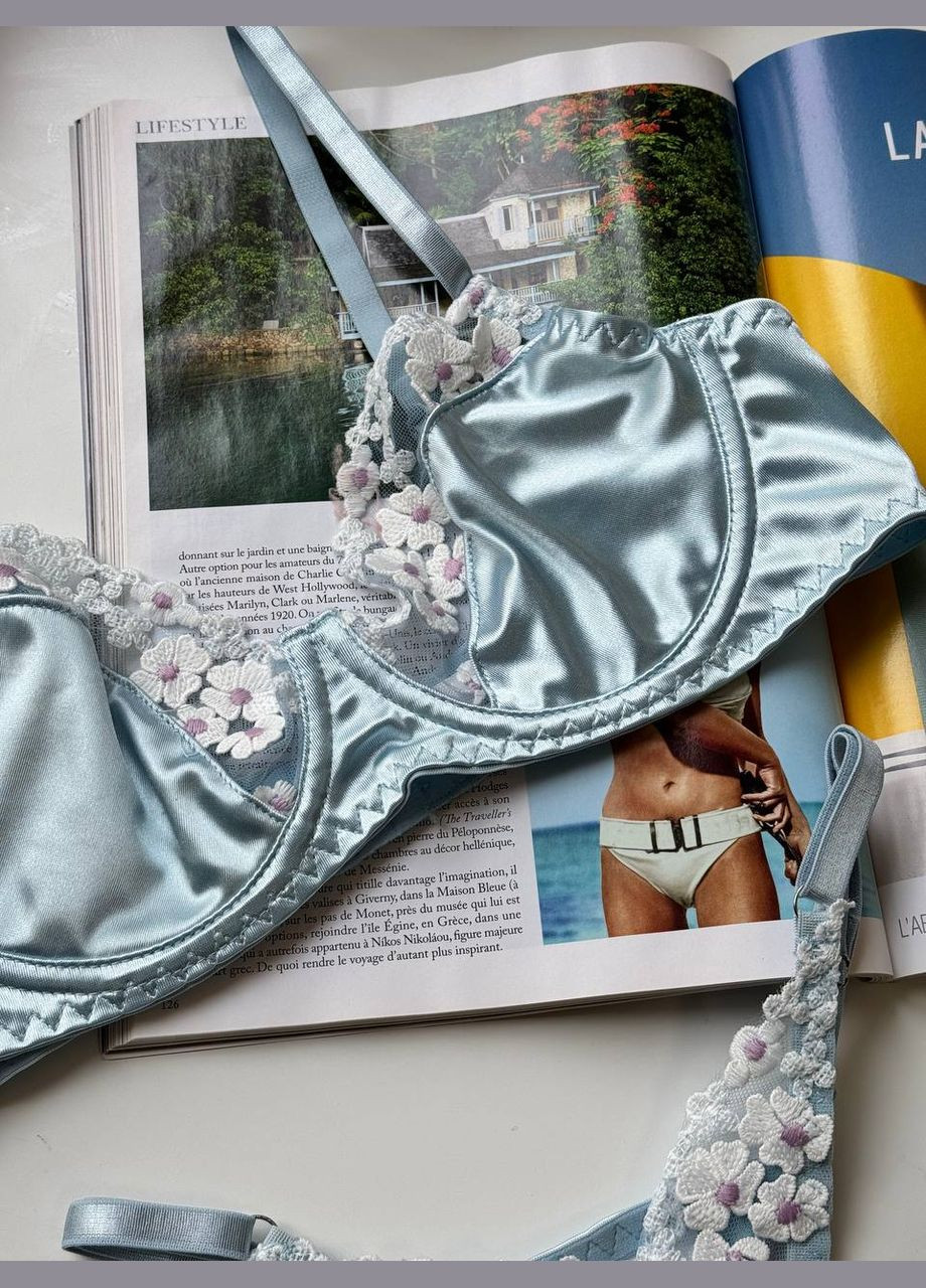 Світло-блакитний демісезонний ніжний комплект у небесному кольорі Vakko