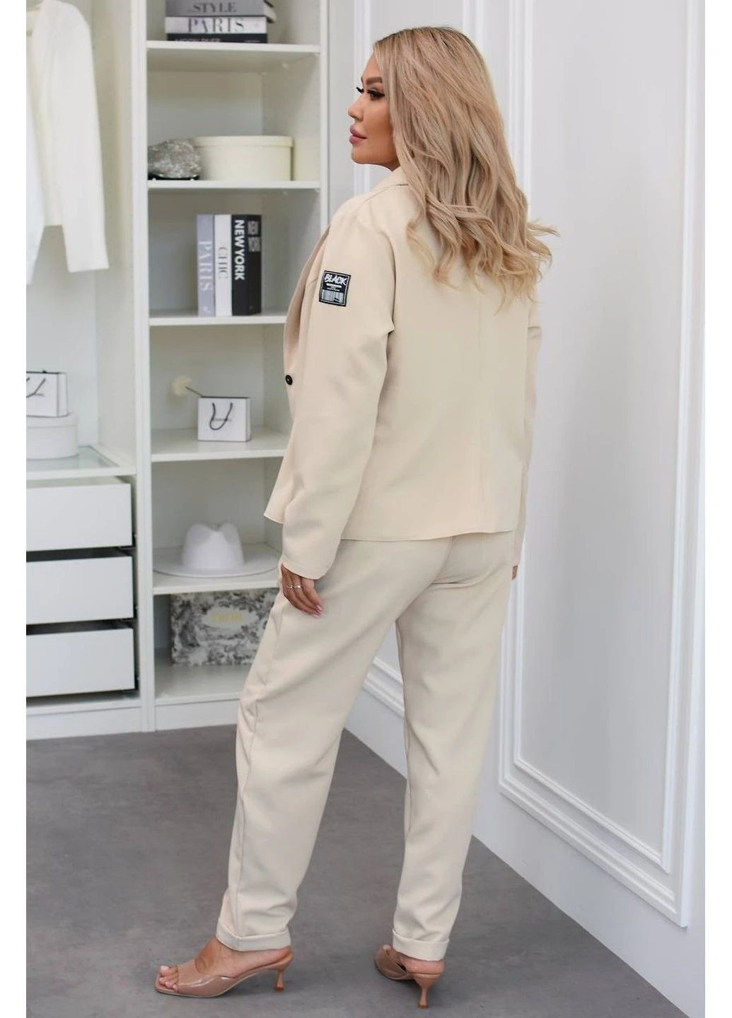 Костюм жіночий з піджакоим та штанами No Brand (376327007)