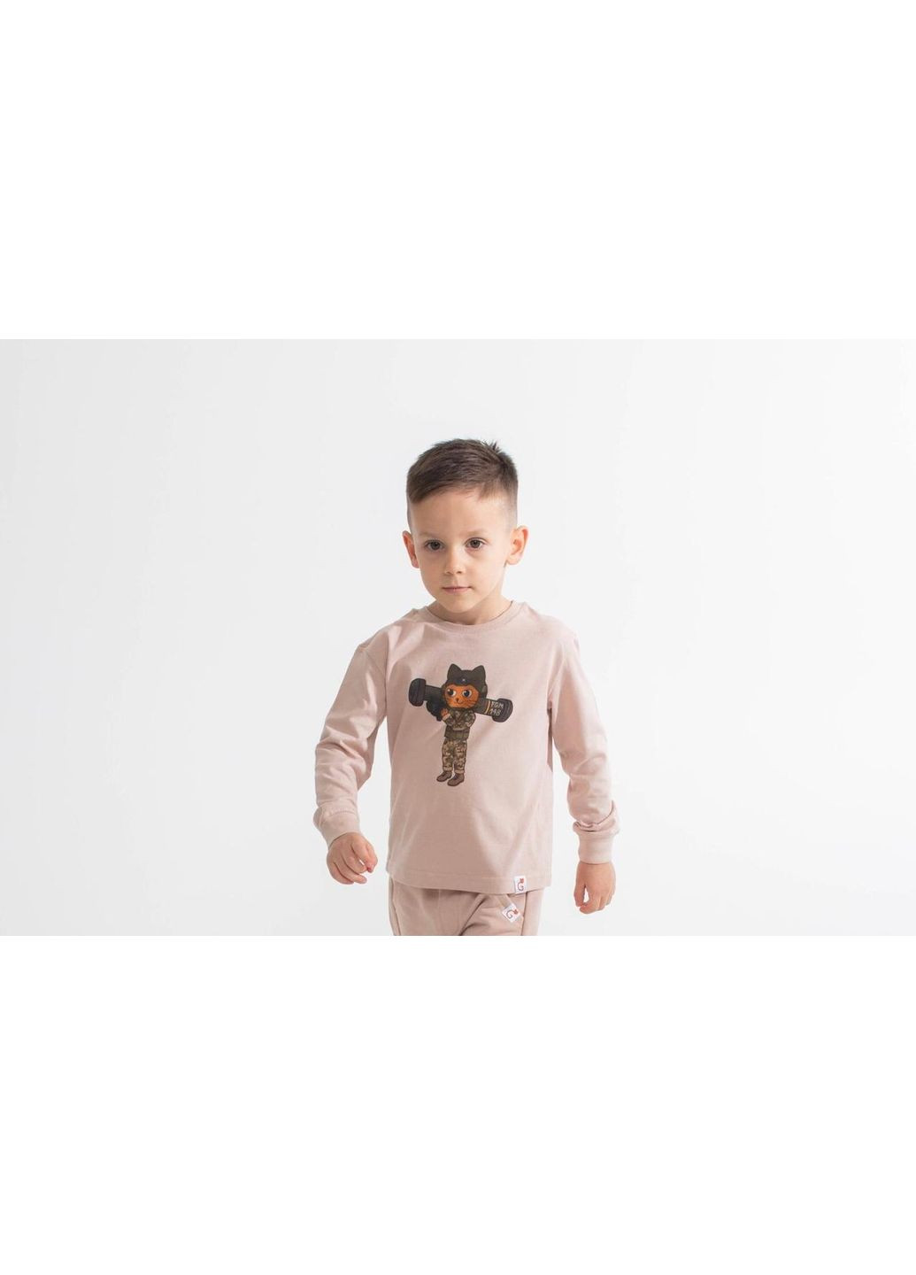 Бежева демісезонна лонгслів патріотичний з принтом котик з джавеліном для хлопчиків Ginger Cat