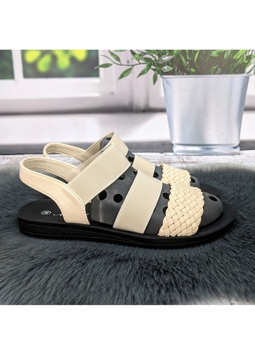 Бежевые босоножки женские на низком ходу ABA на резинке