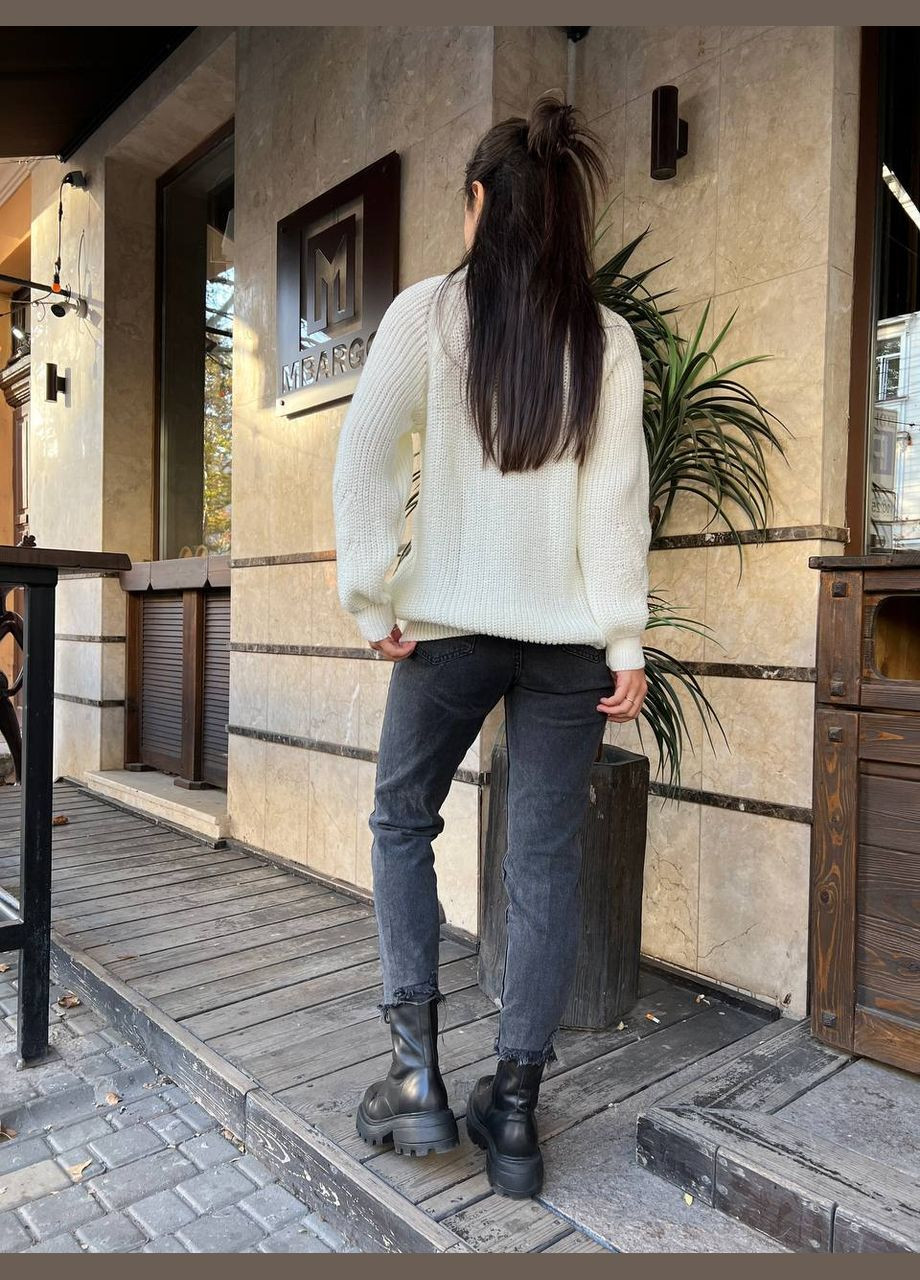 Молочний зимовий жіночий однотонний светр із горловиною молочного кольору 30265 No Brand