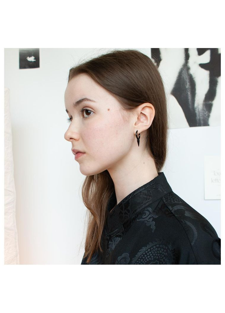 Черная серьга конго с шипом причудливая альт стиль унисекс серьга-кольцо круглая подвеска шипа минимализм тренд винтаж y2k панк No Brand (358936027)