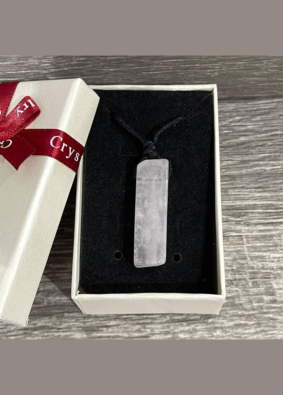 Кулон кристалл с натуральным камнем кварц на шнурке экошелк в подарочной коробочке АТМ (331291910)