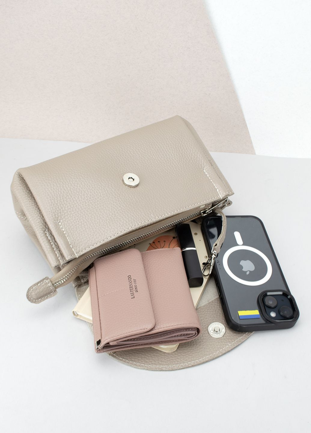 Сумка женская кожаная мокко Невада S472 кросбоди на 3 отделения HandyCover (300514704)