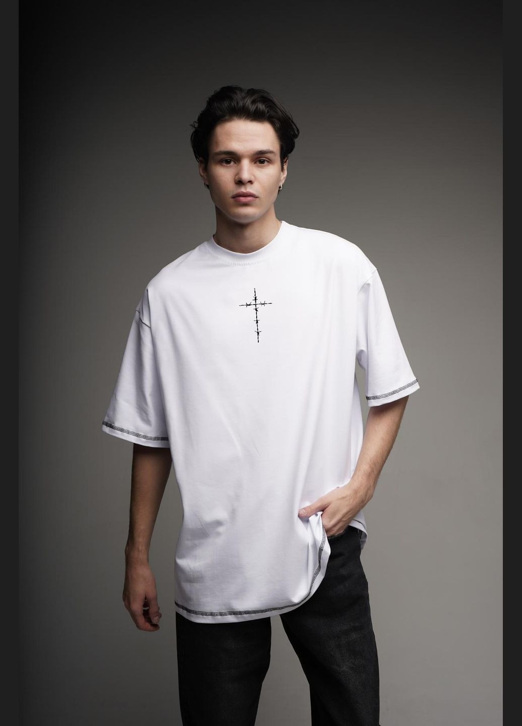 Біла оверсайз футболка біла cross з чорними швами No Brand