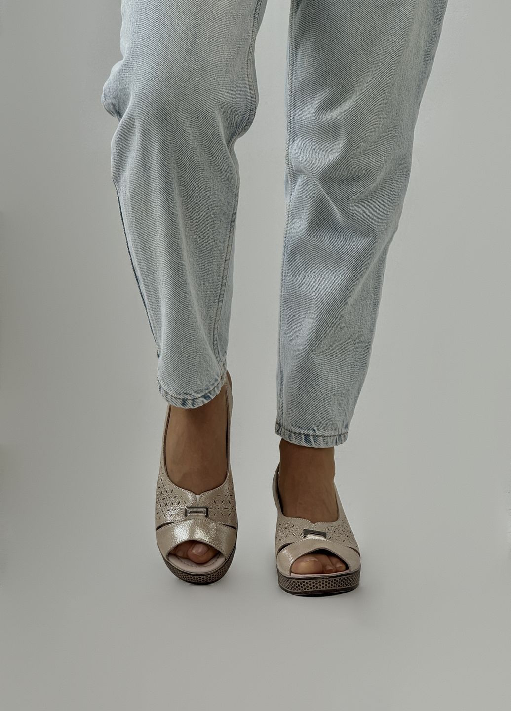 Бежевые босоножки женские кожаные на платформе Sherlock Soon