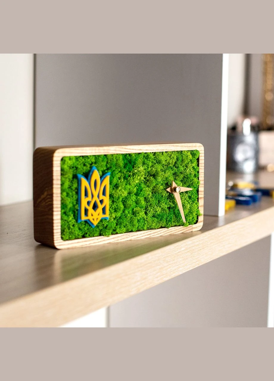 Годинник з мохом і Гербом України. Герб України Wood One (388843431)