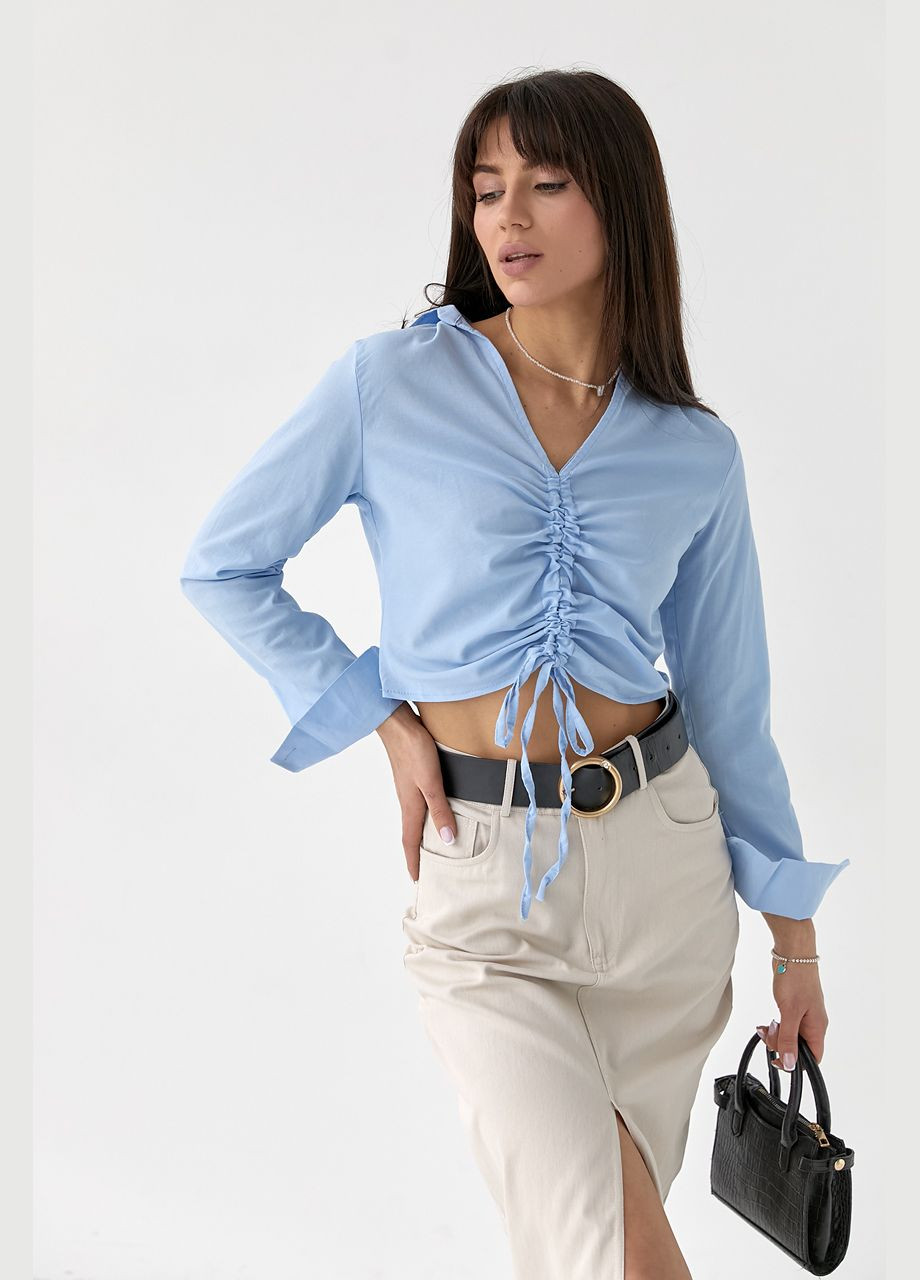 Голубая демисезонная укороченная блуза с кулиской вдоль полочки Lurex