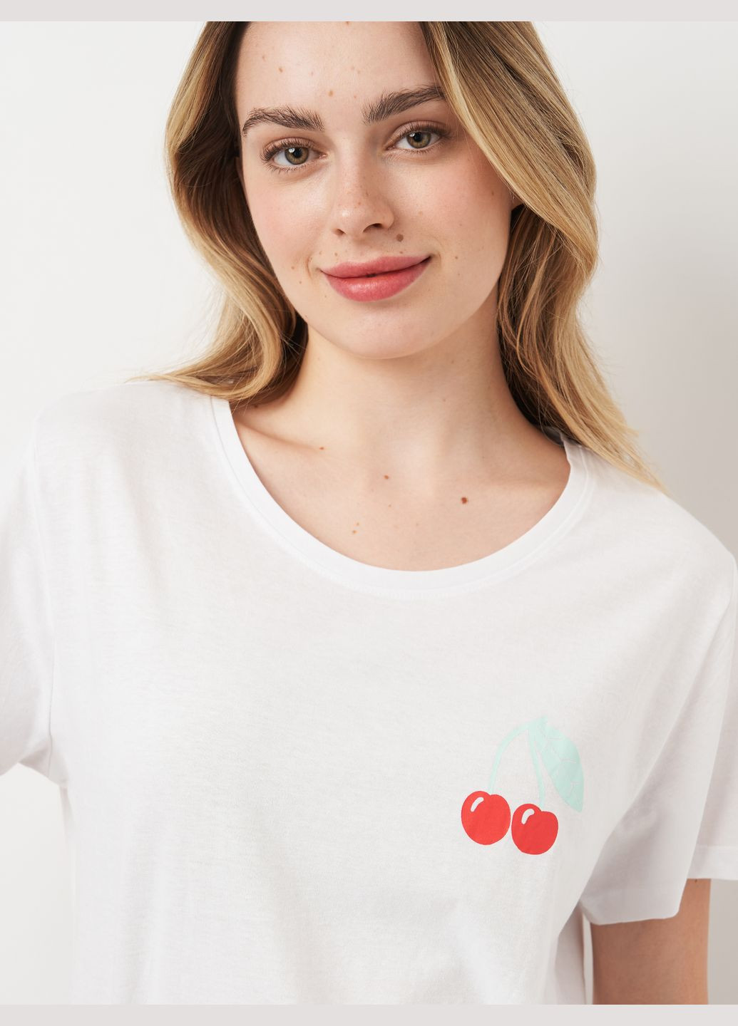 Біла всесезон піжама (шорти, футболка) Blue Motion