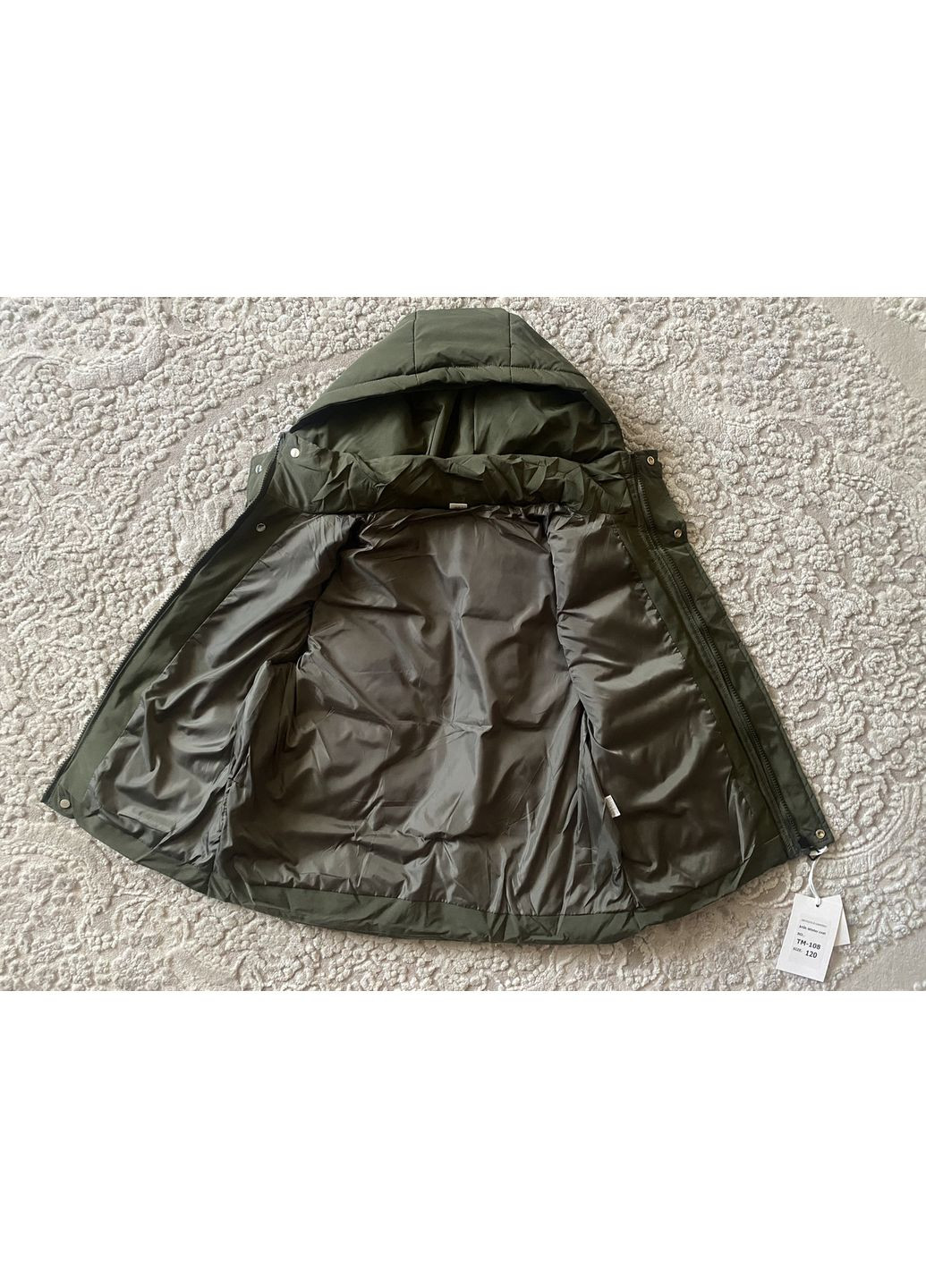 Детская демисезонная черная жилетка безрукавка с капюшоном для девочки 120-130 No Brand (369735315)