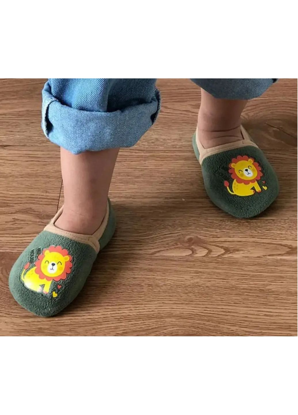 Темно-зеленые детские тапочки в садик со львенком No Brand