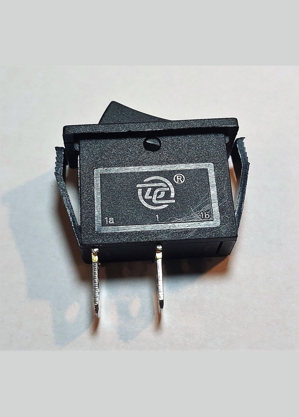 Выключатель клавишный (кулисный) ON-OFF 31х14мм Huada (301085324)