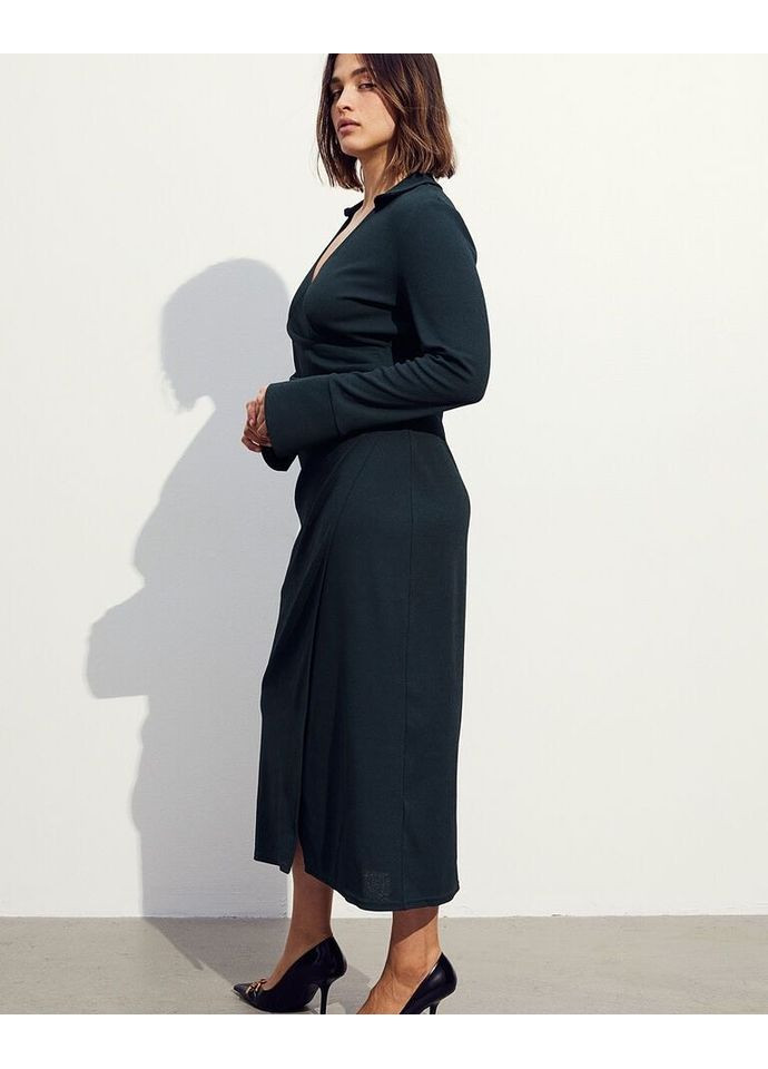 Темно-зелена кежуал сукня на запах H&M однотонна