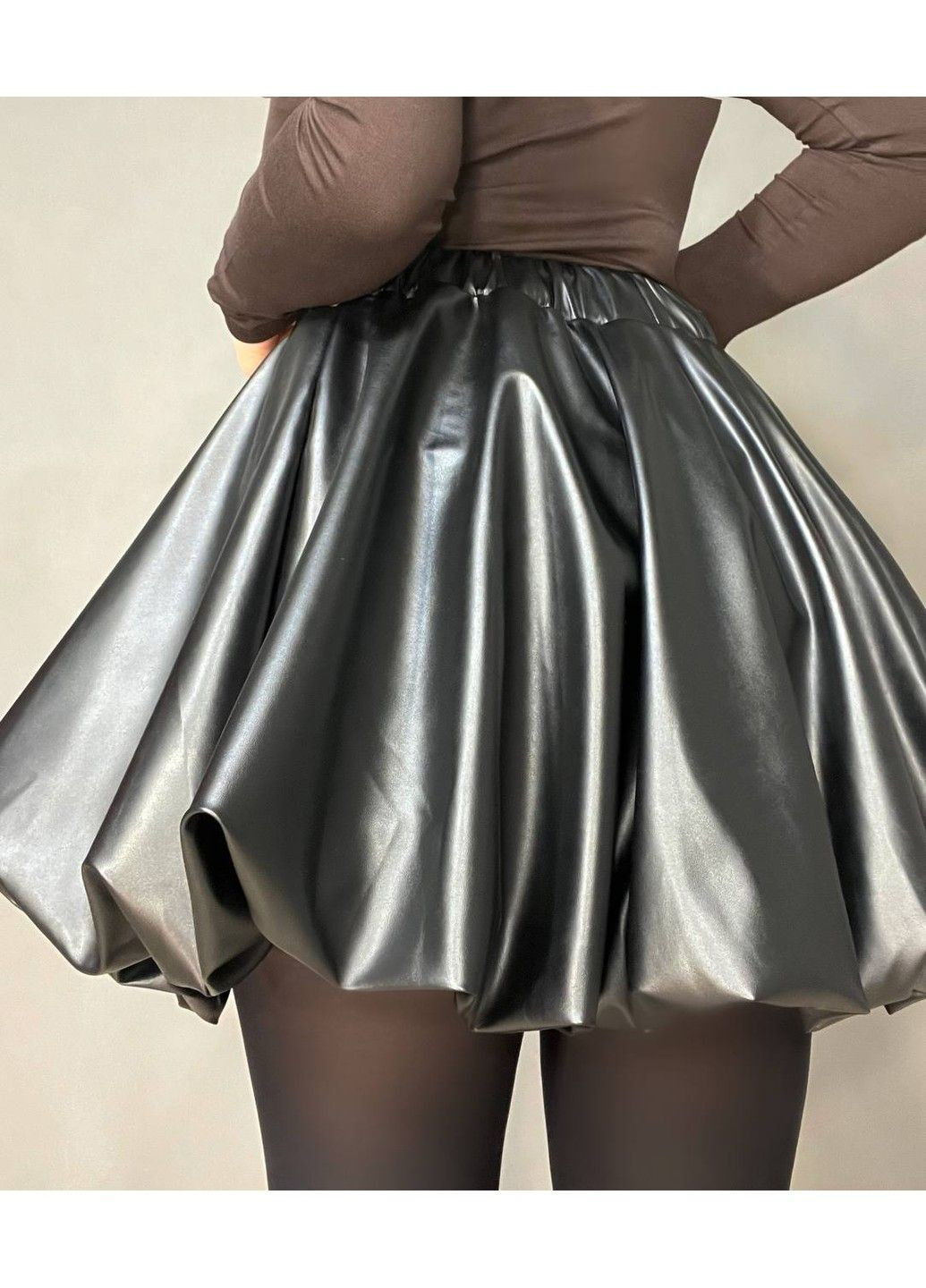 Черная юбка женская 2418 короткая пышная баллон на резинке экоркожа черная Ariadna