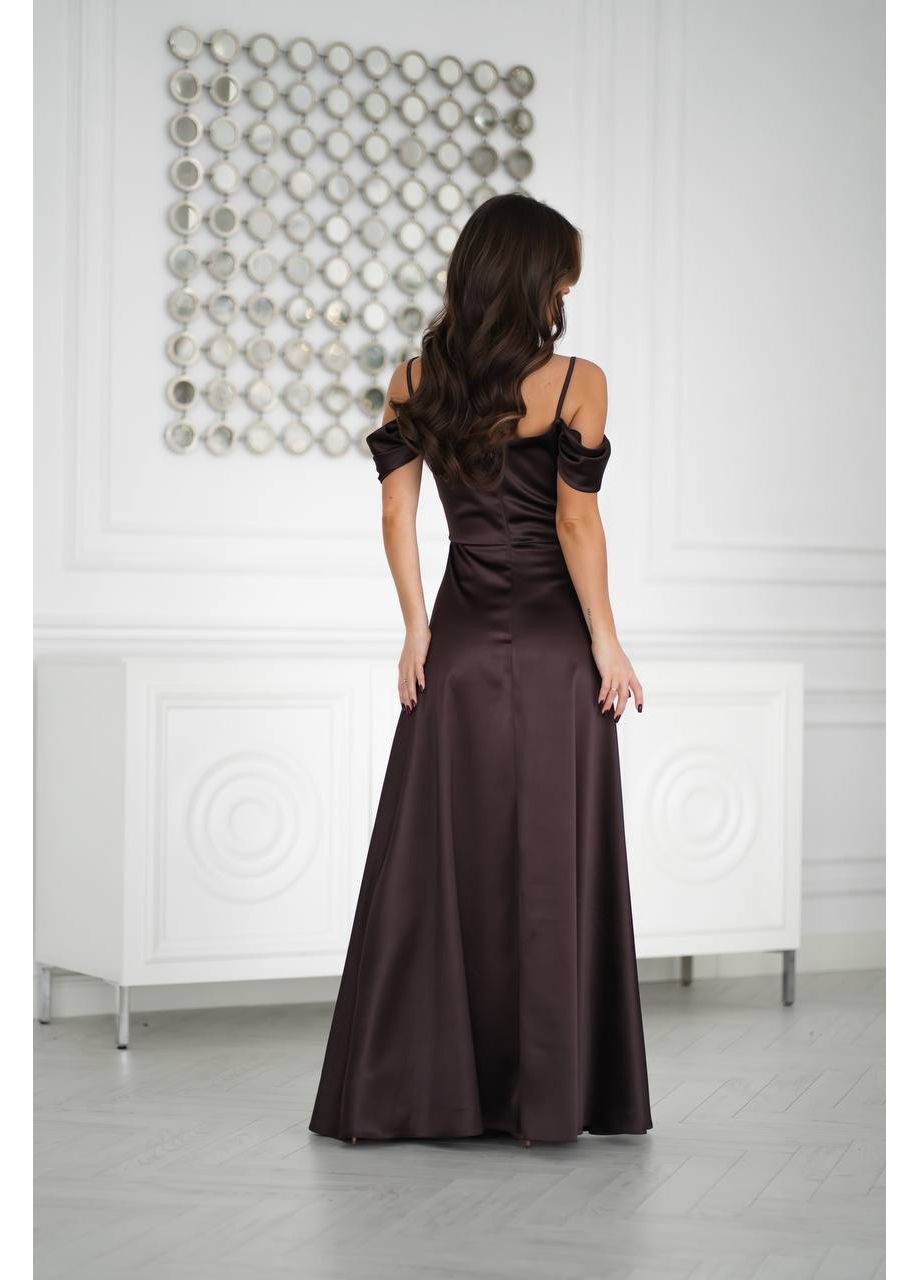 Коричнева святковий, вечірня атласна сукня максі зі спущеними рукавами та драпіруванням MonCher