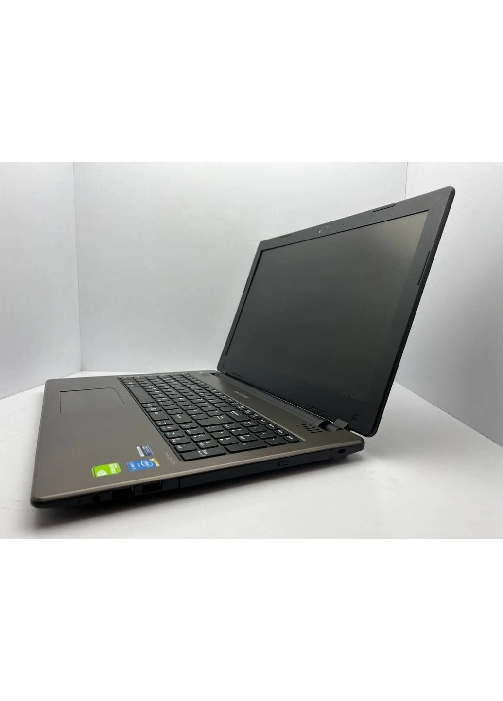 Ноутбук Akoya P6647 / 15.6" (1366x768) TN / intel Core i3-4100M (2 (4) ядра по 2.5 GHz) / 4 GB DDR3 / 500 GB HDD / NVIDIA Medion (398147432)