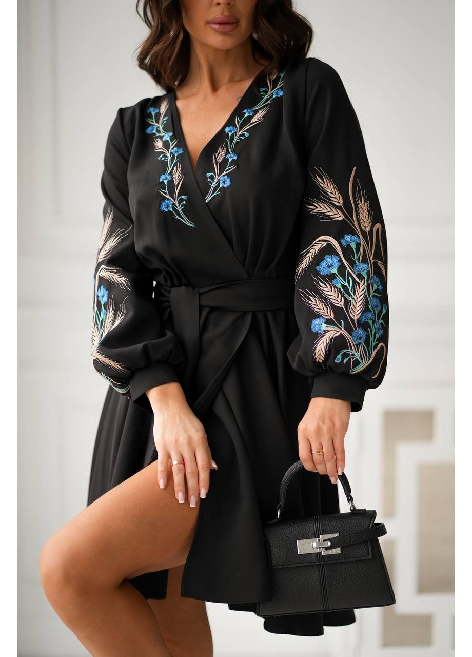 Черное платье с вышивкой Fashion